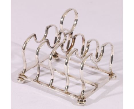 Edward VII silver five bar toast rack, London 1908, Maker HW & Co possibly Henry Wilkinson & Co, 188g.