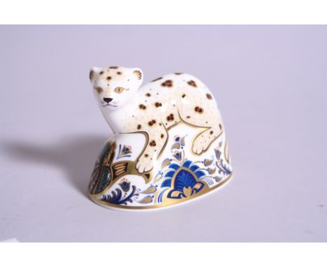 A BOXED LIMITED EDITION ROYAL CROWN DERBY PAPERWEIGHT, 'Leopard Cub' No.458/1500, First Series commissioned by Sinclairs, sig