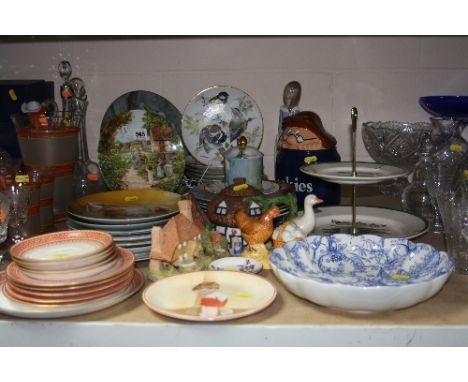 VARIOUS COLLECTORS PLATES AND OTHER CERAMICS, to include Spode 'Christmas Tree' cake stand, Spode bowl etc