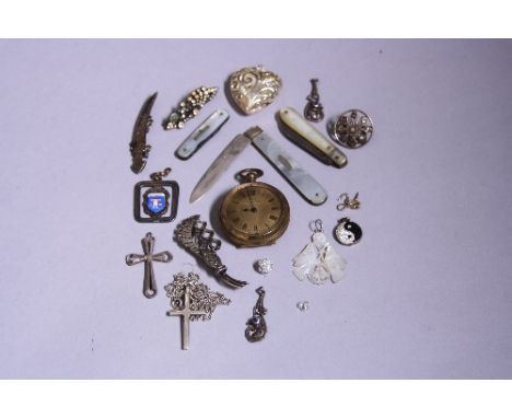 A SMALL TRAY OF MISCELLANEOUS ITEMS, to include mother of pearl fruit knives, brooches, fob watch, etc