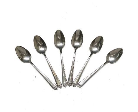 A set of mid-century silver teaspoons by Heirloom Sterling in Reigning Beauty pattern, weight 64g.