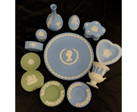 Wedgwood jasperware trinket trays and small vases, in basalt green and blue( 12) 