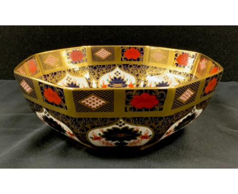 A Royal Crown Derby 1128 pattern Imari octagonal bowl, 24cm dia, first condition 