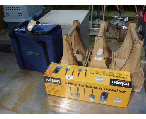 Five piece Tradesman's trowel set, three wooden bottle holders and a garden Jenga.