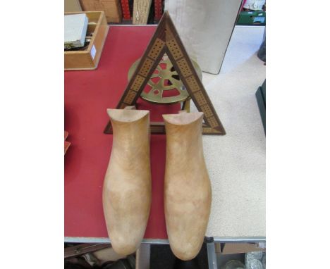 A triangular inlaid cribbage board, brass trivet and wooden shoe lasts