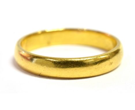 A 22CT GOLD BAND RING Hallmarked for Birmingham 1902, ring size K ½ weight approx. 3.3 grams