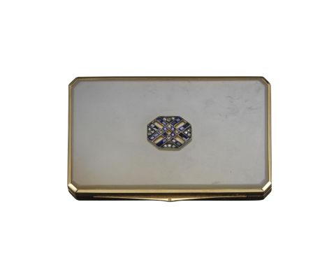 An octagonal-form gold-mounted agate box, the lid applied with a sapphire and diamond plaque set in silver and gold, with wai