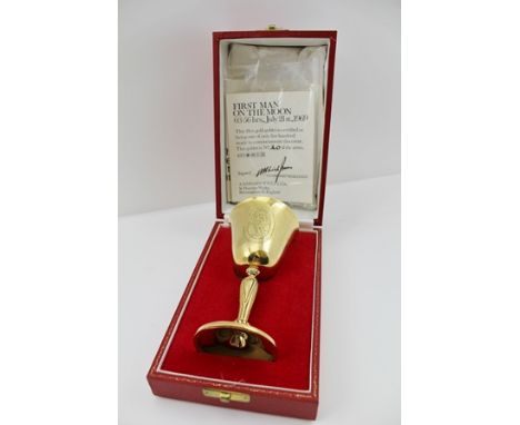 A. EDWARD JONES LTD. AN 18CT GOLD COMMEMORATIVE GOBLET "First Man on the Moon", July 21st 1969, with certificate no.20 of 500