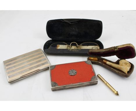 THOMAS CALLOW AND SON AN EARLY 20TH CENTURY SILVER CIGARETTE CASE, engine turned with yellow metal bands, London 1915, 97.2g,