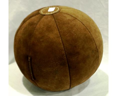 Vintage medicine training ball. P&amp;P Group 2 (£18+VAT for the first lot and £3+VAT for subsequent lots) 