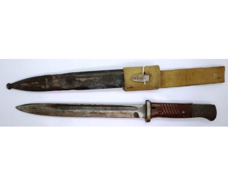 German 84/98 pattern bayonet with metal scabbard. P&amp;P Group 2 (£18+VAT for the first lot and £3+VAT for subsequent lots) 