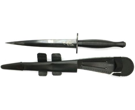 British Made current day Commando dagger, with S.A.S badge etched on the blade. P&amp;P Group 2 (£18+VAT for the first lot an