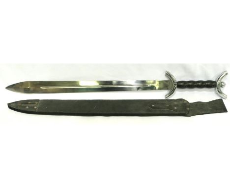 Quality replica Celtic short sword, L: 81 cm, with leather scabbard. P&amp;P Group 3 (£25+VAT for the first lot and £5+VAT fo