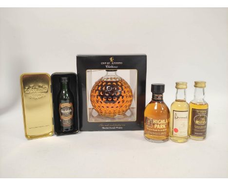 Old St Andrews clubhouse blended Scotch whisky, 50cl, 40% vol, boxed, with four malt whisky miniatures to include Highland Pa