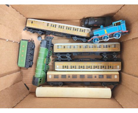 Box of Hornby 00 gauge loose locomotives and rolling stock to include R9287 Thomas and Friends 0-6-0T No.1 Thomas the Tank En
