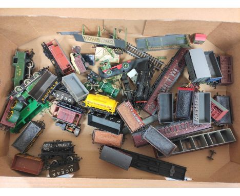 Box of 00 gauge loose locomotives and rolling stock with examples from Dapol, Bachmann, Hornby, etc and to include Bachmann E