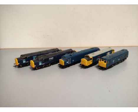 Bachmann Branchline. Group of 00 gauge diesel locos to include a Class 37/5 37510 in DRS livery 32-381U, anther similar ''Kin