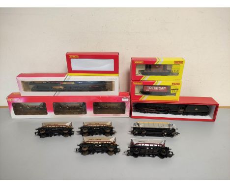 Hornby Railways. Collection of 00 gauge models to include a Duchess Class 4-6-2 Loco 'City of Bradford' 46236 in BR green R10