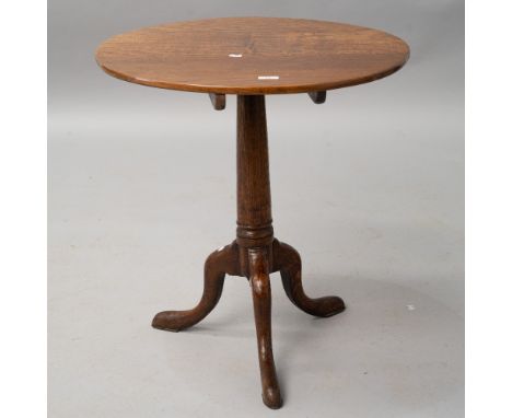 A 19th Century oak pedestal table having circular top on turned column and triple splay legs, diameter approx. 61cm, height 6