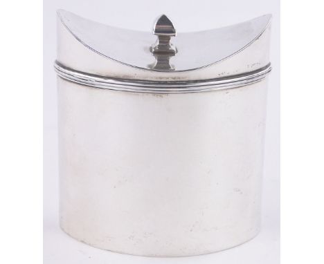 An Edwardian oval silver tea caddy,with concave hinged lid, Chester 1909, height 8cm, 3.6 oz.