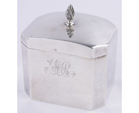 A silver tea caddy,of canted rectangular form, makers marks S B, Birmingham 1913, length 8.5cm, 4.95 oz.