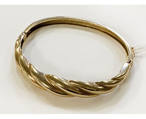 9 CARAT GOLD BANGLE - 17.5 GRAMS APPROX