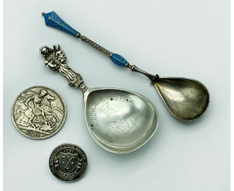 INTERESTING ITEMS LOT INCLUDING A TEA CADDY SPOONapp 3.4 Oz