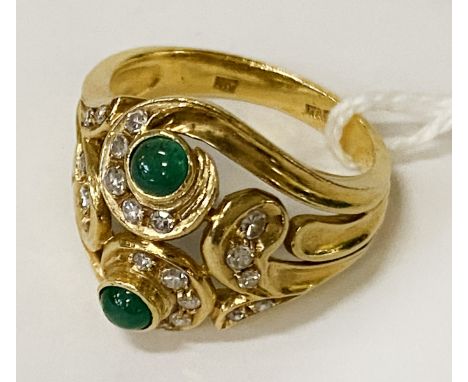 18CT GOLD EMERALD &amp; DIAMOND RING - SIZE O - 7 GRAMS APPROX