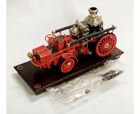 VINTAGE COLLECTABLE FRONT DRIVE STEAMER MODEL FIRE ENGINE 1912 WITH EXTRA PARTS