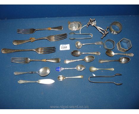 Miscellaneous plated items including coffee spoons and a silver and enamel spoon from Hull, knife rest, napkin rings etc. in 