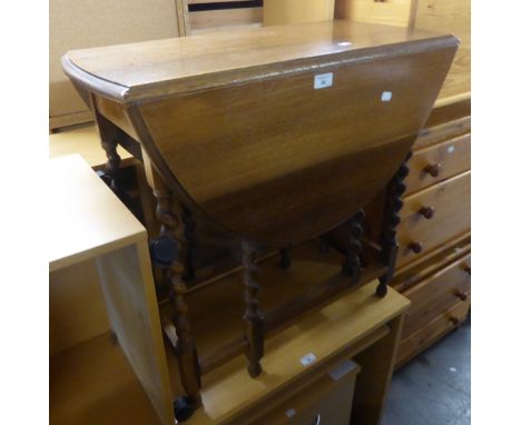 SMALL MEDIUM OAK OVAL GATE LEG DINING TABLE ON SPIRAL LEGS 