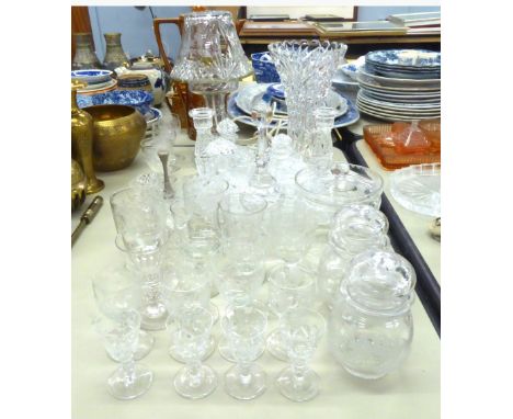 A CUT GLASS ELECTRIC TABLE LAMP AND A SELECTION OF DRINKING GLASSES, DRESSING TABLE SET, BISCUIT BARREL, VASE ETC.....