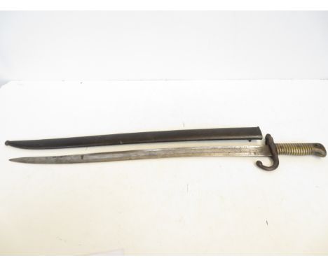 Bayonet with metal scabbard 