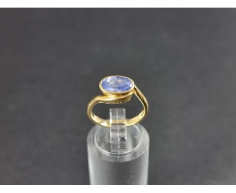 An 18ct gold tanzanite ring, size k 1/2, gross weight 4.5g. 