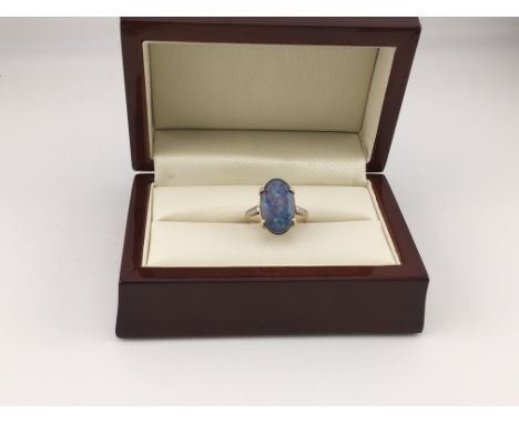 A 9ct gold Opal set ring. Approx weight 3.19 grams, Approx size I 1/2.