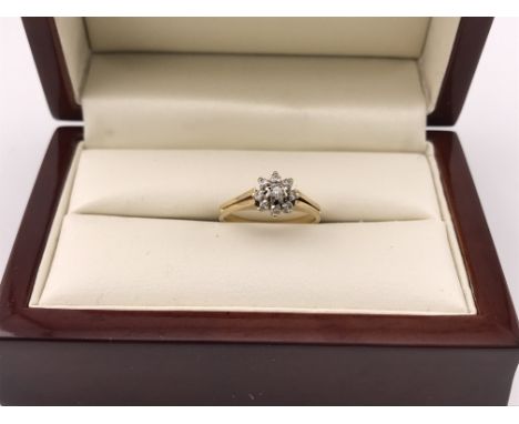An 18ct small diamond cluster ring. Approx size K, approx weight 3 grams.