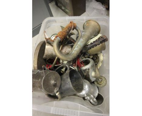 A quantity of metalware to include bugle,tankards french hunting horn etc.