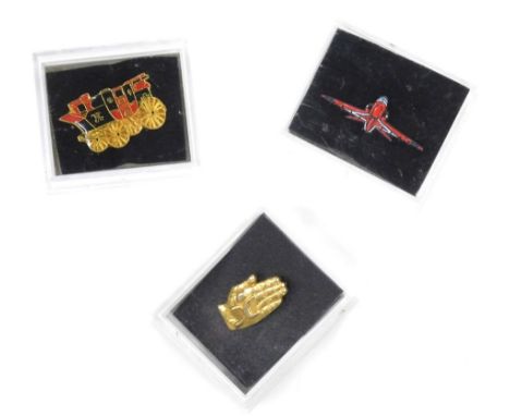 Various enamel and other pin badges, to include Masonic 0.5cm diameter, Hand, Avon, various others, etc. (1 case)