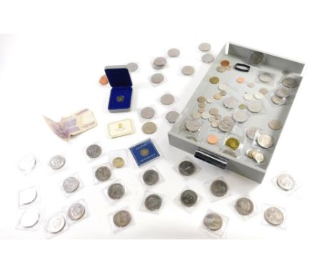 Various commemorative crowns, Charles and Diana two pound coins, banknote, Isle Of Man one pound, cased Isle Of Man proof one