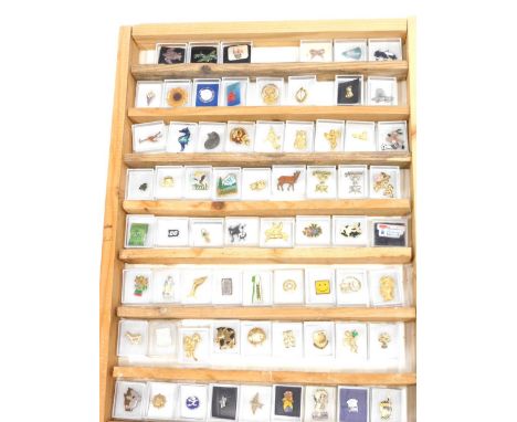 Various enamel and other badges, to include gold plated and others, Top Hat 2cm high, smiley face, various others, etc. (1 ca