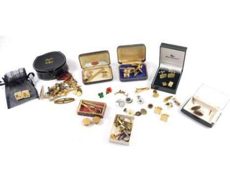 Various costume jewellery and effects, cufflinks, gold plated, novelty cufflinks, miniature pistol, various tie clips, Scrabb