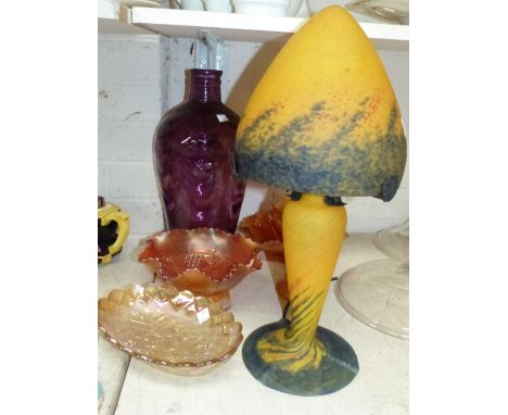 A Gallé style mottled glass table lamp with mushroom shade; a large amethyst glass vase; 6 pieces of carnival glass