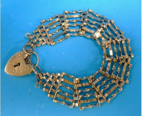 A 9 carat gold gate bracelet with padlock clasp, 14.6 gm