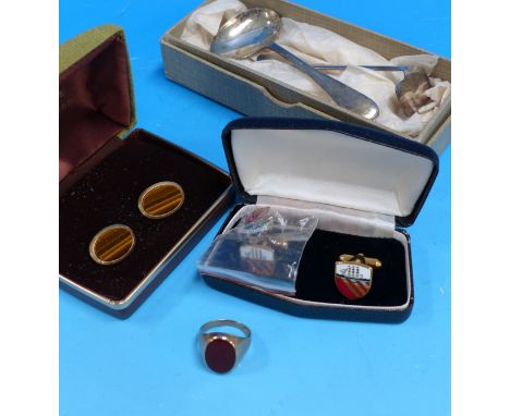 A 9 carat gold signet ring; 2 pairs of gilt cuff links; etc.