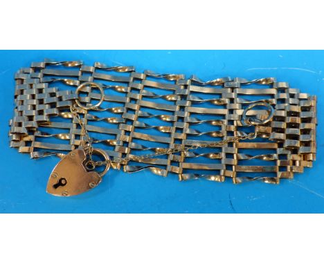 A 9 carat gold gate bracelet with padlock clasp, 18.5 gm
