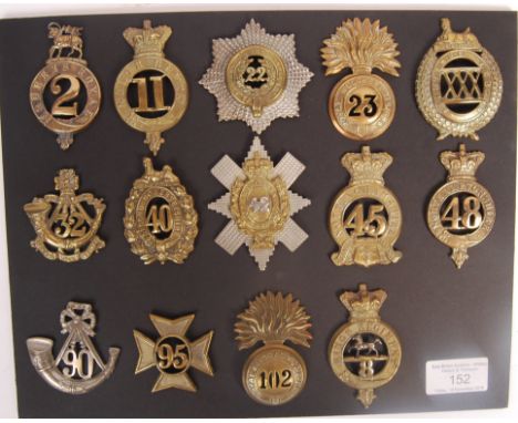 A good collection of x14 original antique and vintage WWI First World War to WWII Second World War Glengarry military uniform