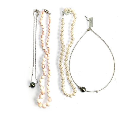 Two 925 silver necklaces with grey cultured pearl bead; cultured pearl necklace with silver clasp; and a Queen conch shell be