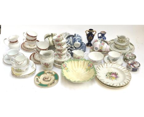 A mixed lot of ceramics to include Royal Grafton 'Majestic' teacups, saucers and milk jug, Kokura Japan, Royal Albert 'Moss R