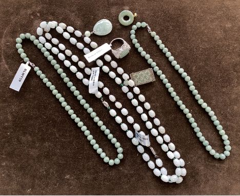 A quantity of 925 silver mounted jade jewellery, to include pendants, beaded bracelets, necklaces etc
