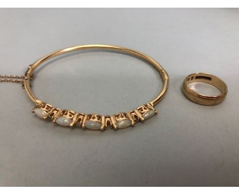 9ct Gold band approx size 'I' and 2.6g with a bangle (as found diamond missing) set with Opals marked 585, 14ct total weight 